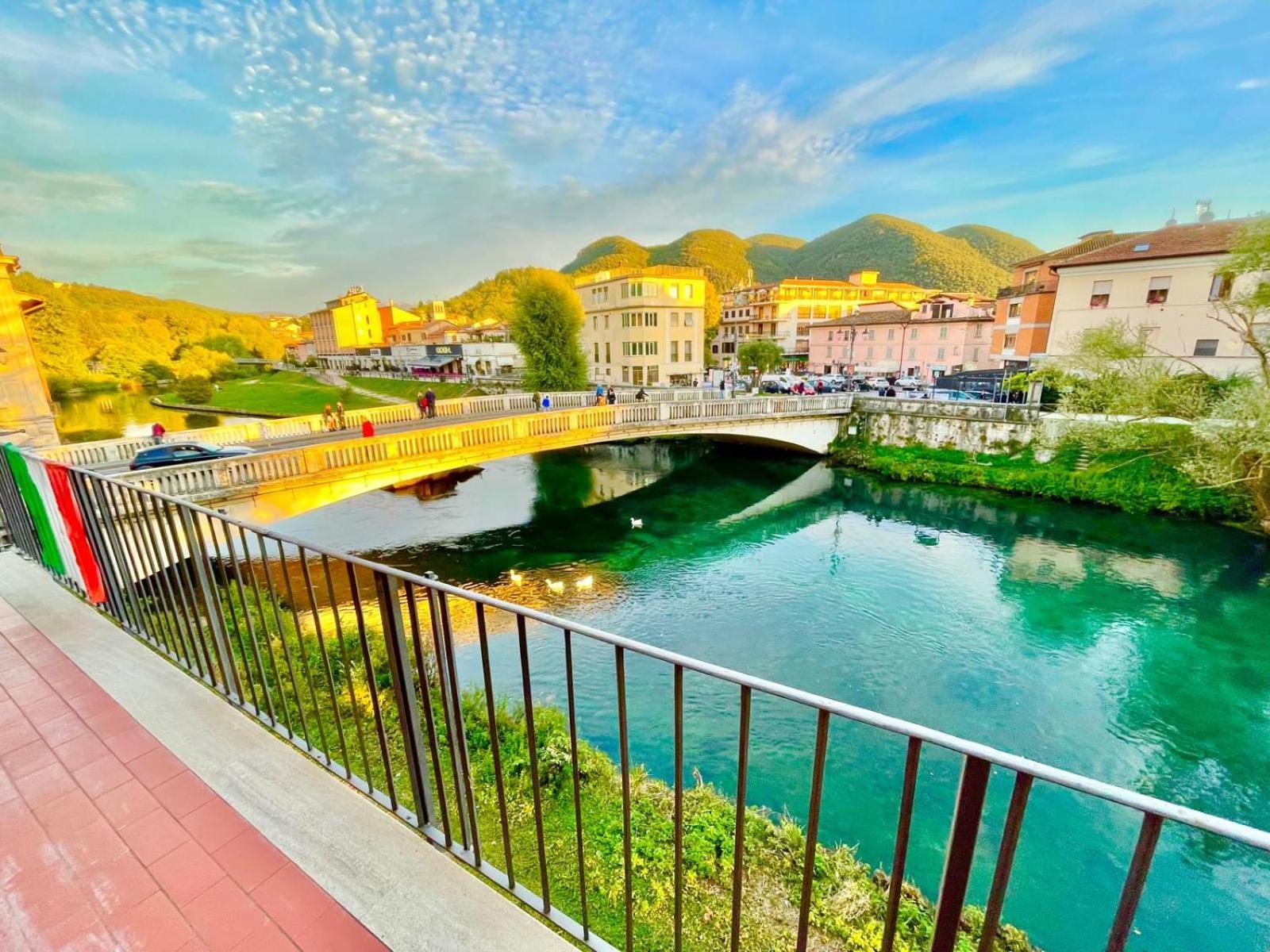 Appartamento Tra i due ponti Rieti Esterno foto
